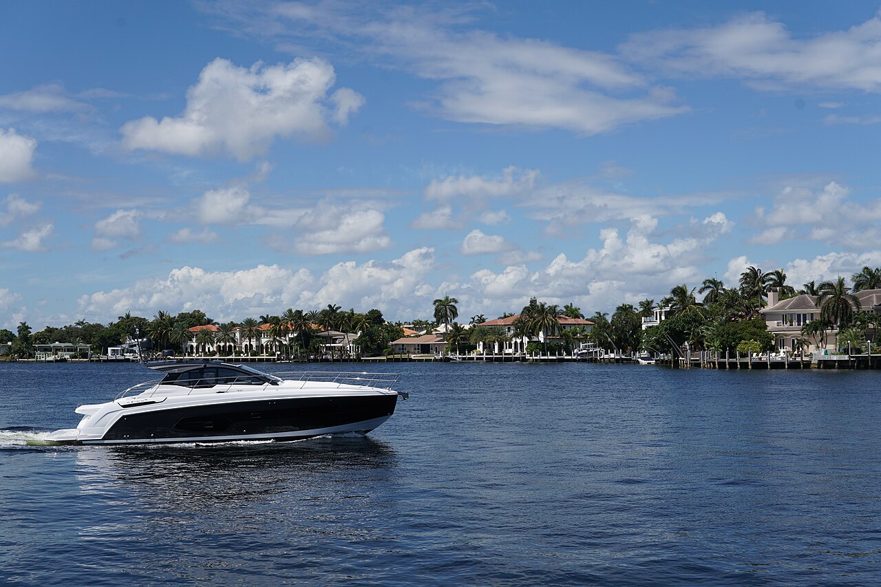 Waterfront homes along the Intracoastal Waterway in Fort Lauderdale